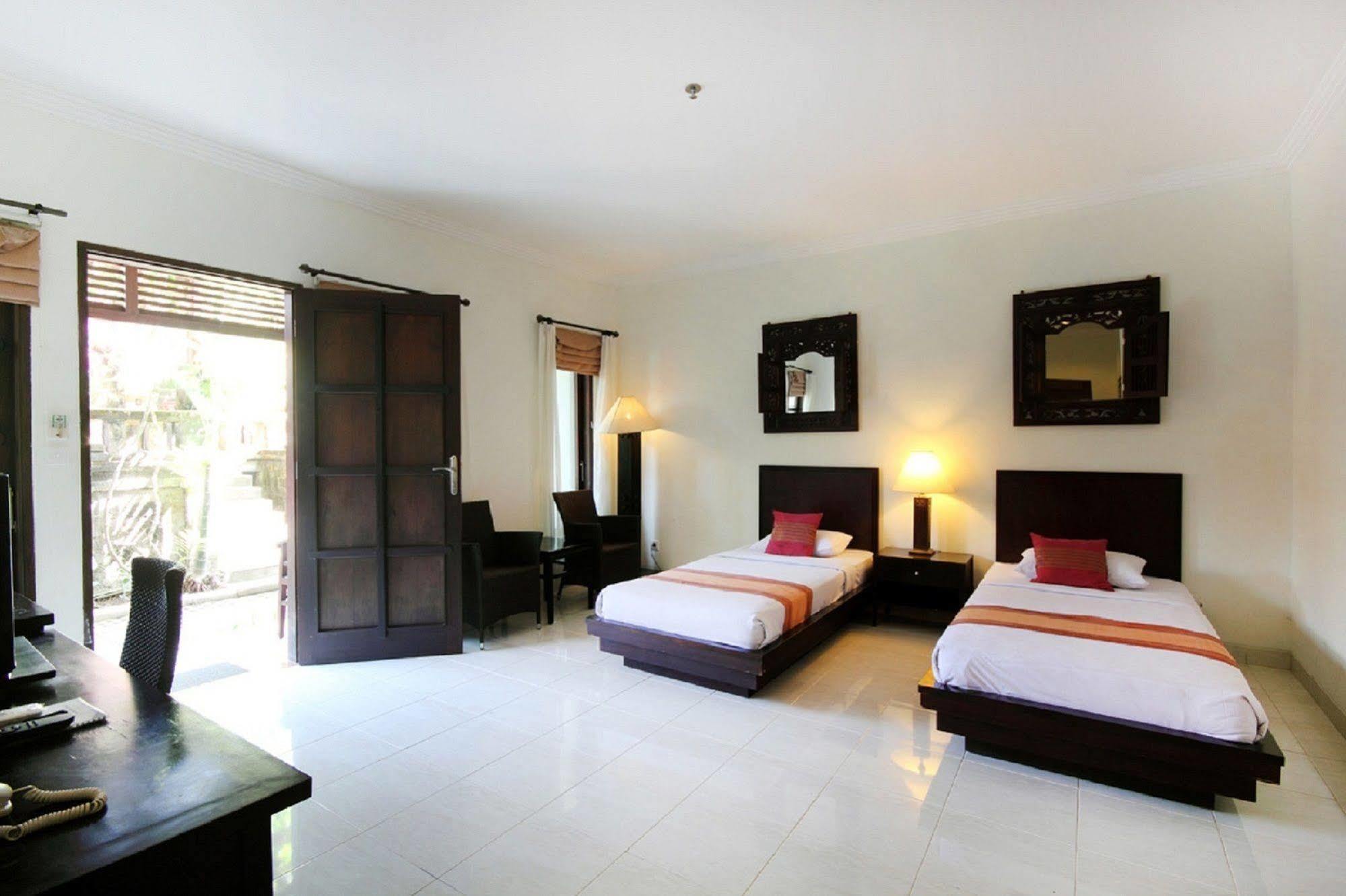 Restu Bali Hotel Legian Exterior foto